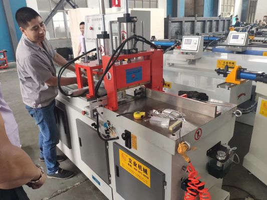 알루미늄 프로필 파이프와 막대기를 절단하는 자동 CNC 알루미늄 톱 절단 기계